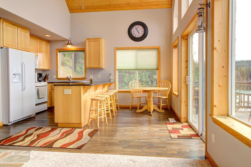 Beautiful Lake Coeur D'Alene Cabin On The Bay Otel Mica Dış mekan fotoğraf